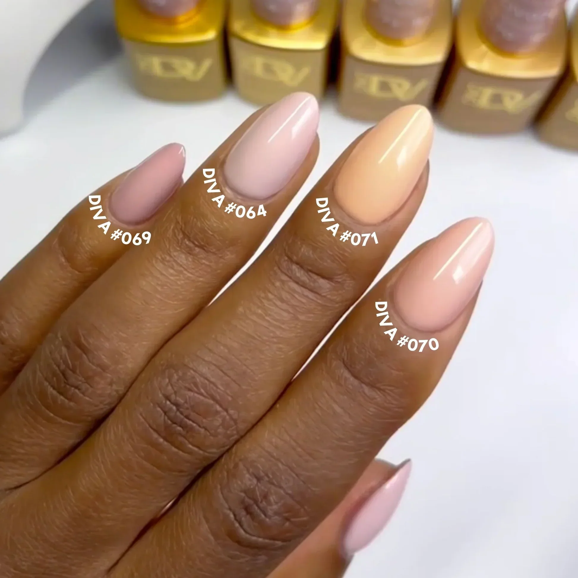 DND Diva Dip & Dap 064 - Beige Sand - 2 oz - Image 2